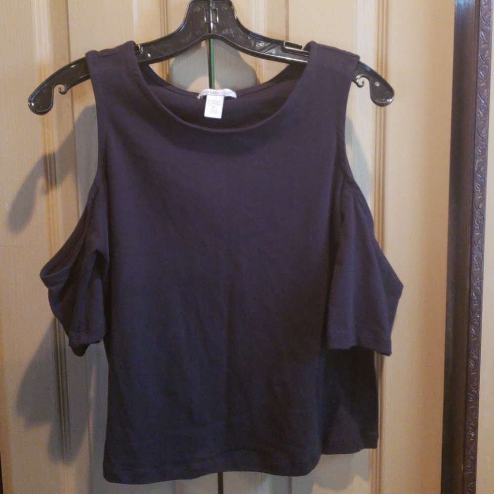CHARLOTTE RUSSE NWT BLACK COLD SHOULDER TOP